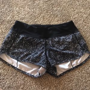 Lululemon speed up 2.5” size 4. Good condition.